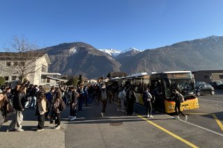 Quand le coach est présent dans le bus, les élèves sont plus calmes et le transport se passe mieux.